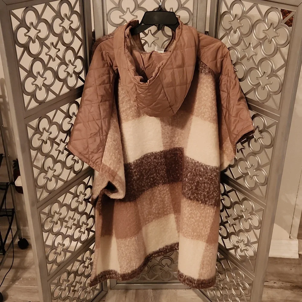 Ladies Poncho - Picture 5 of 6
